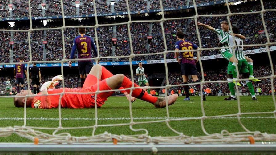 El Betis asalta el Camp Nou y aprieta la Liga El Betis asalta el Camp Nou y aprieta la Liga