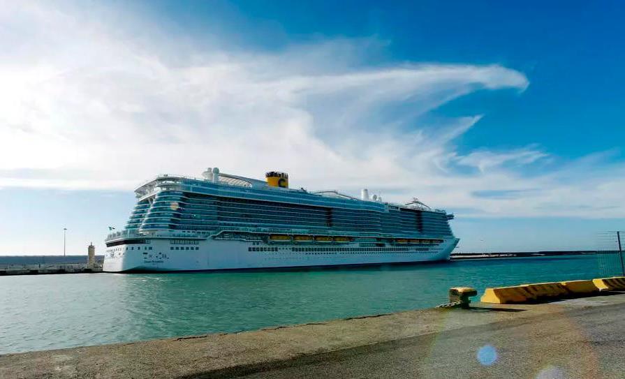 Un crucero con 7,000 personas, bloqueado cerca de Roma por casos sospechosos de coronavirus