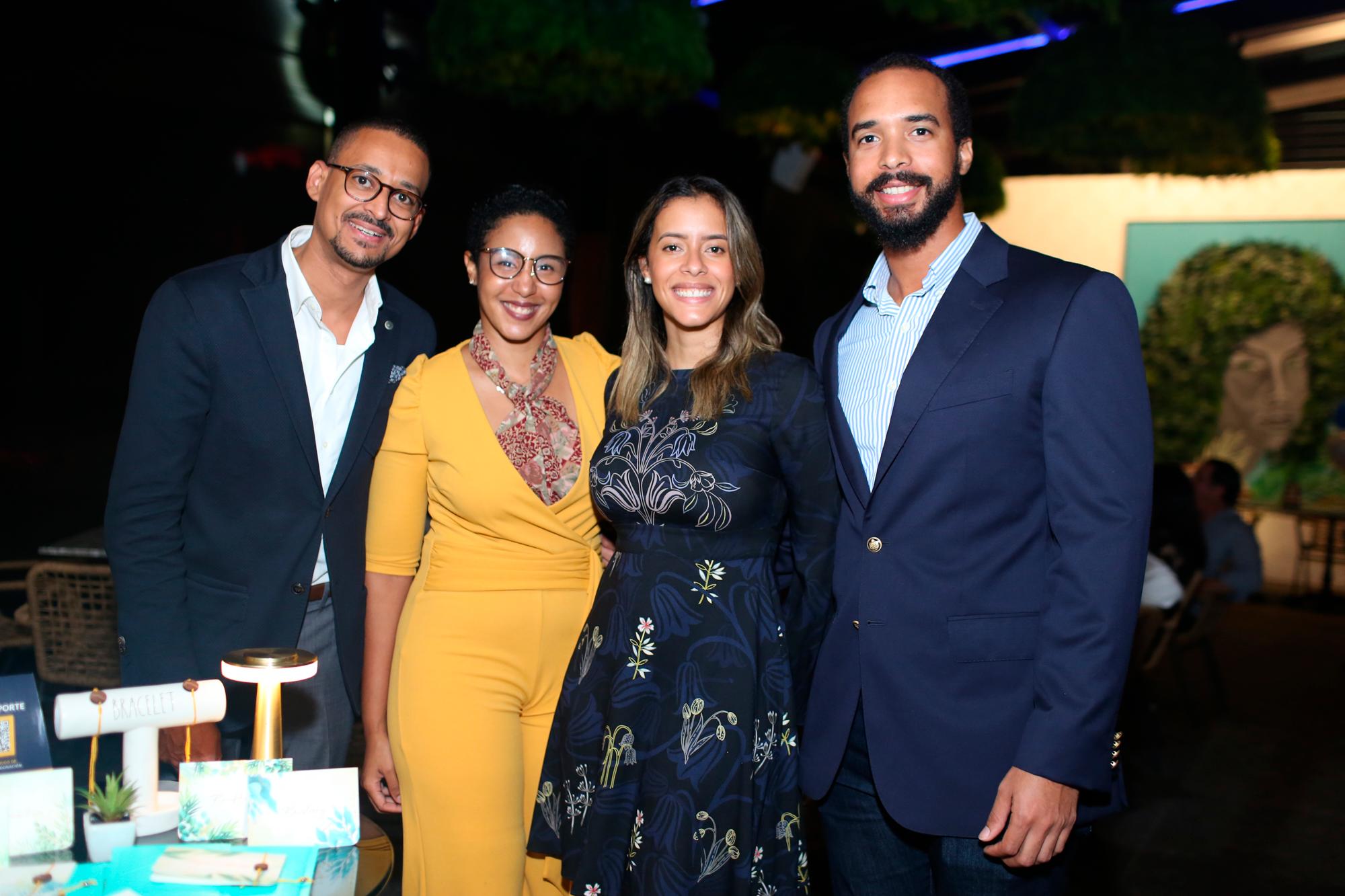 Barkle Bellande, Luisana Rogers, Harisma Cordero de Martínez y Tomas Martínez.