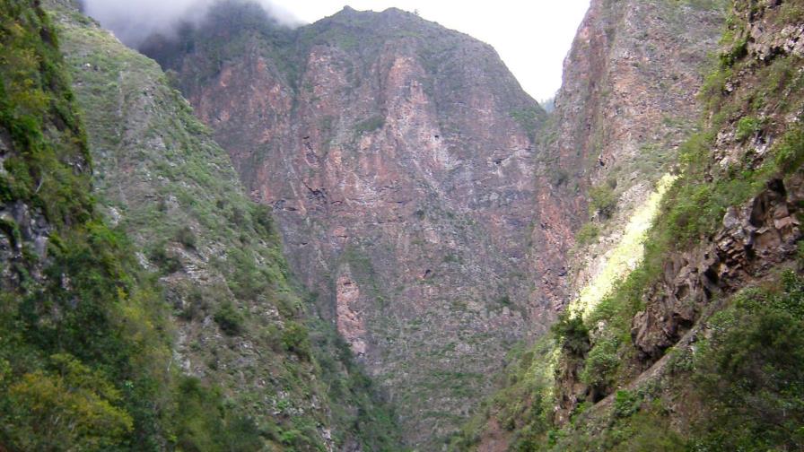 Un joven arroja a su bebé por un barranco para no pagar asistencia en Bolivia
