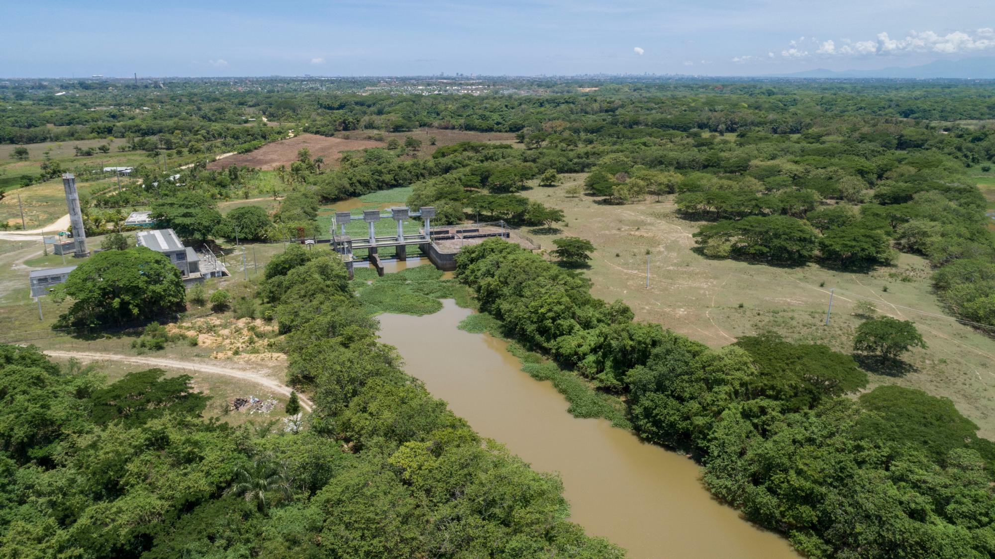 Solo dos de los seis equipos del acueducto Barrera de Salinidad están operado por falta de agua. 