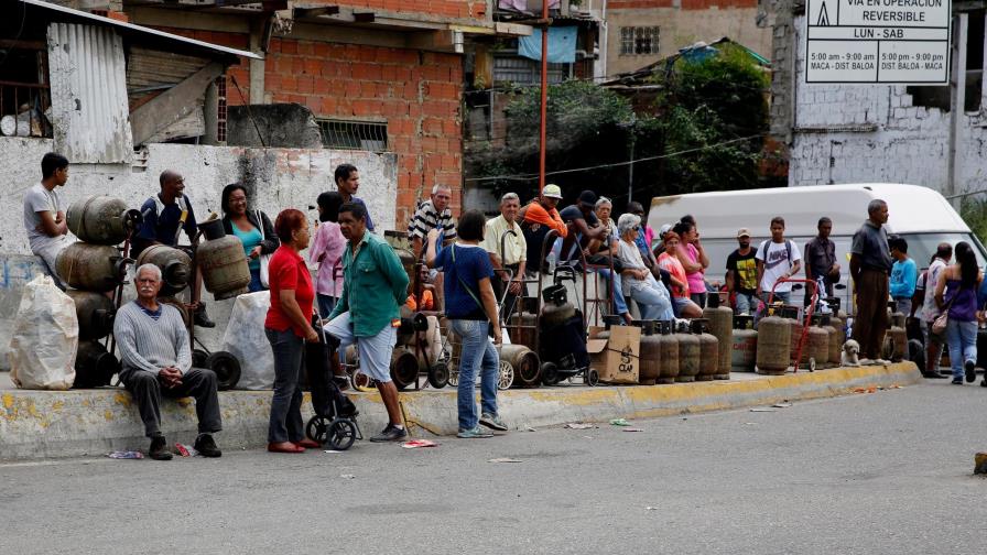 A espaldas de la política, la miseria no para de desangrar Venezuela A espaldas de la política, la miseria no para de desangrar Venezuela
