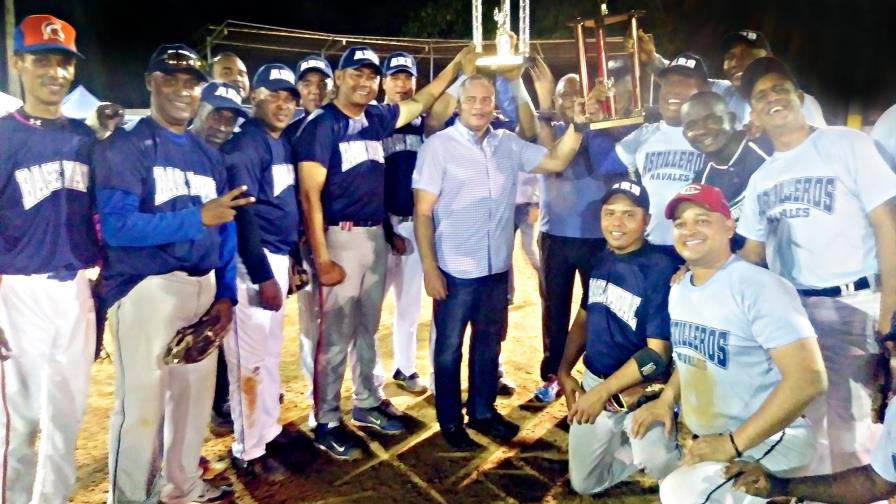 Base Naval campeón torneo softbol oficiales Armada Dominicana