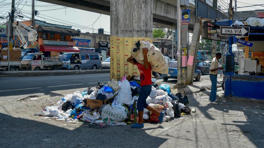 Basura arropa sectores del municipio Santo Domingo Norte Basura arropa sectores del municipio Santo Domingo Norte