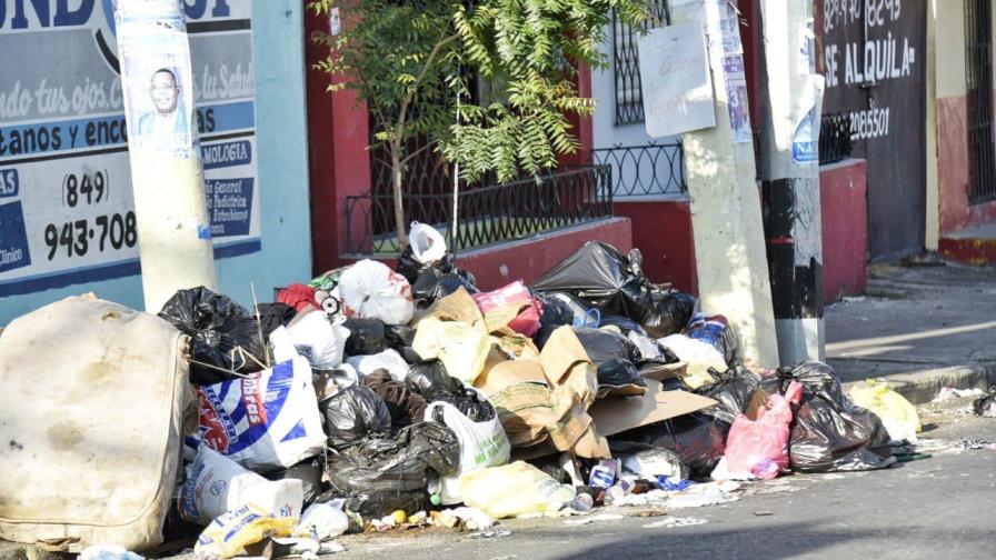Basura sigue ocupando espacios en el Gran Santo Domingo