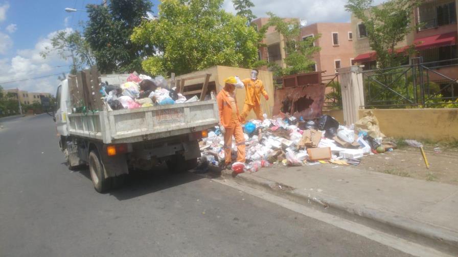 Obras Públicas atiende llamado de moradores en residenciales Santo Domingo Norte