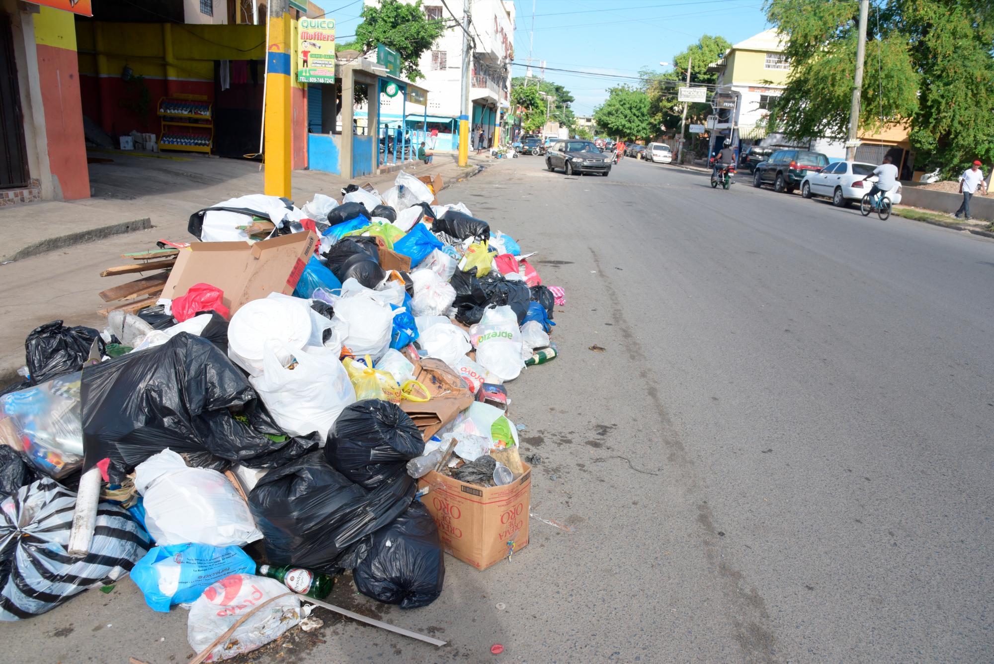 Calle presidente Antonio Guzmán Fernández, Invivienda