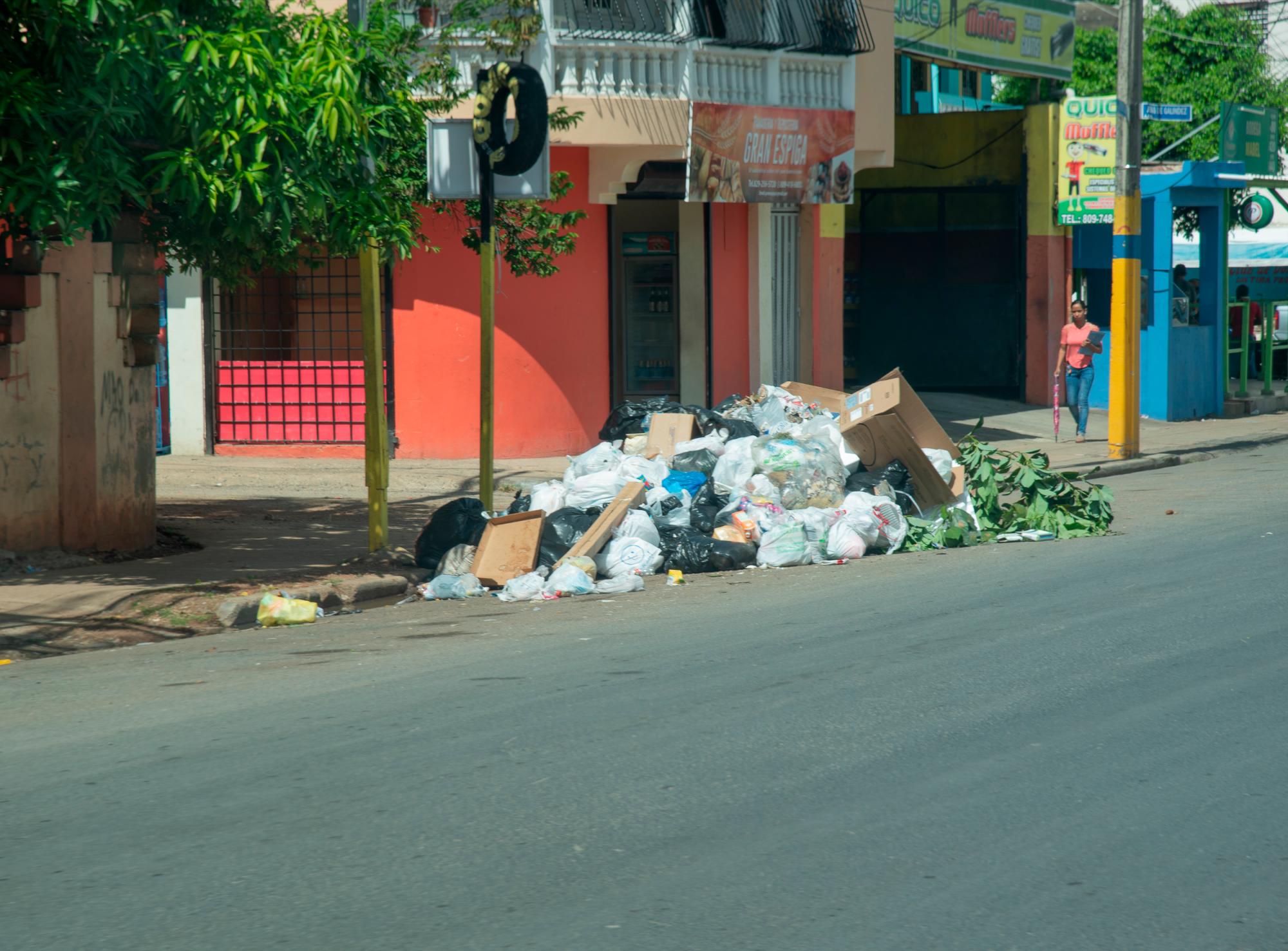 Calle Presidente Antonio Guzmán, Invivienda Santo Domingo.
