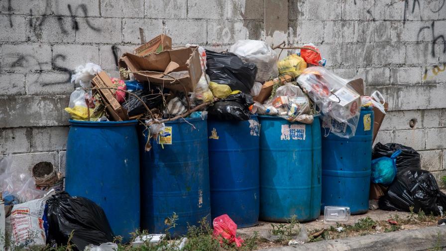 Denuncian cúmulo de basura en Santo Domingo Oeste