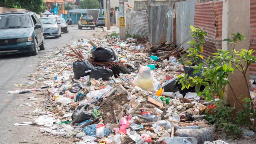 Alcaldía del Distrito pide a ciudadanos no sacar basura a las aceras y frentes por las lluvias Alcaldía del Distrito pide a ciudadanos no sacar basura a las aceras y frentes por las lluvias
