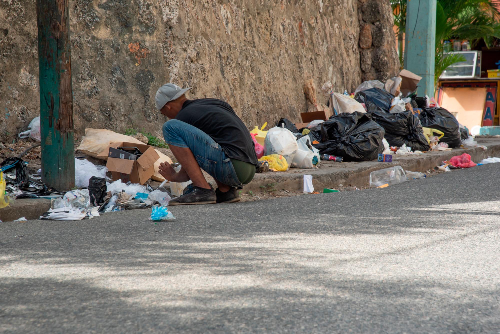 Avenida Mella casi esquina Arzobispo Meriño.