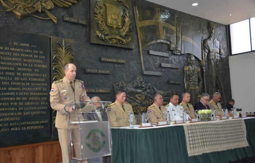 Presentan obra sobre el “Origen y Evolución de la Academia Militar Batalla de las Carreras” en su 62 aniversario de fundación