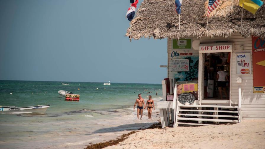 Empresario exige al Gobierno rescate urgente de las playas Bávaro