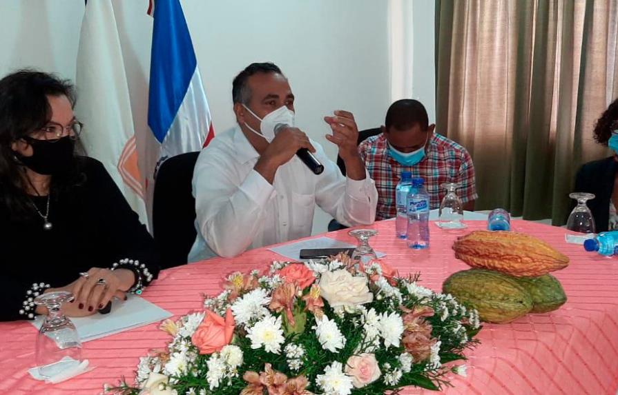 Alcalde de Bayaguana firma acuerdo con la OSAM