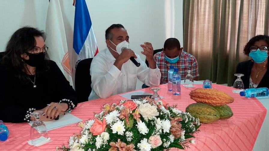 Alcalde de Bayaguana firma acuerdo con la OSAM