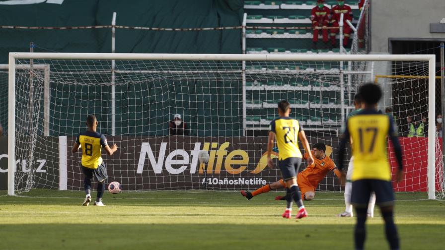 Con penal agónico, Ecuador vence a Bolivia en La Paz