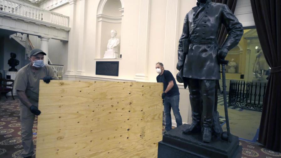 Virginia retira de capitolio monumentos vistos como racistas