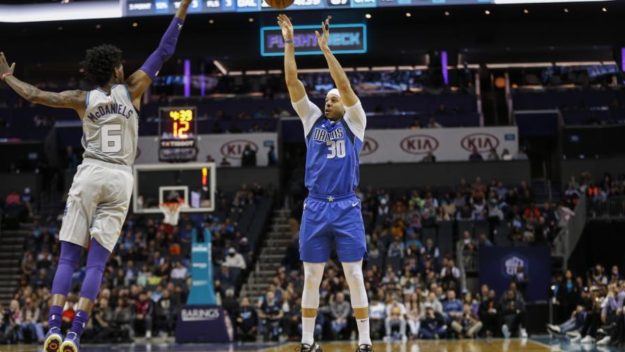 Con 26 de Curry, Mavs vapulean 116-100 a Hornets Con 26 de Curry, Mavs vapulean 116-100 a Hornets