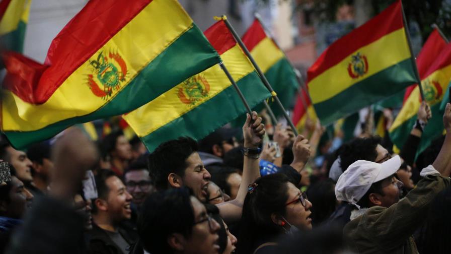 Conteo da 10 puntos de ventaja a Evo Morales en Bolivia