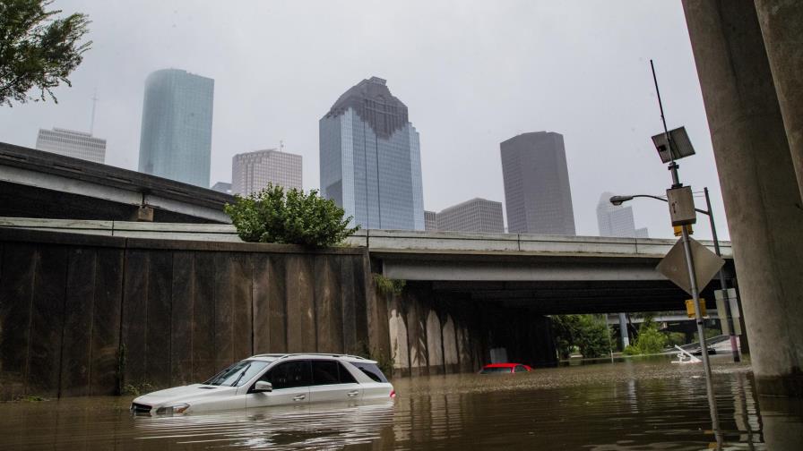 Tormenta Beta se debilita en avance por el sur de EEUU