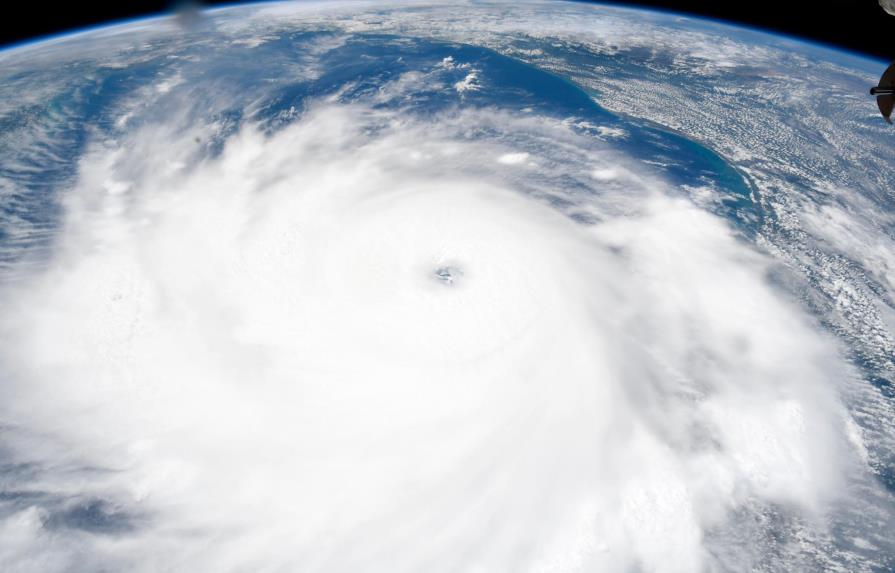 Laura se degrada a tormenta tropical en el sur de Estados Unidos