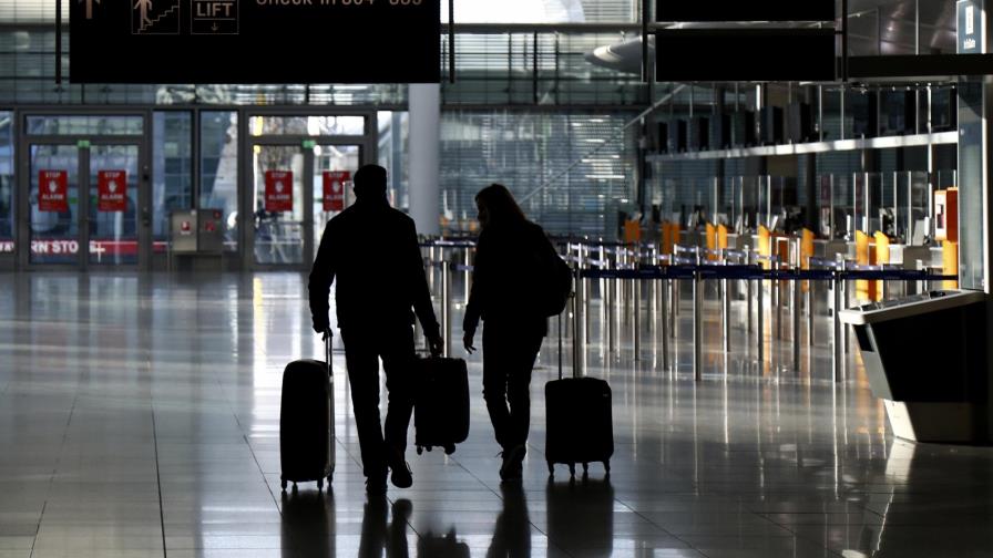 EEUU exige prueba negativa de COVID a viajeros