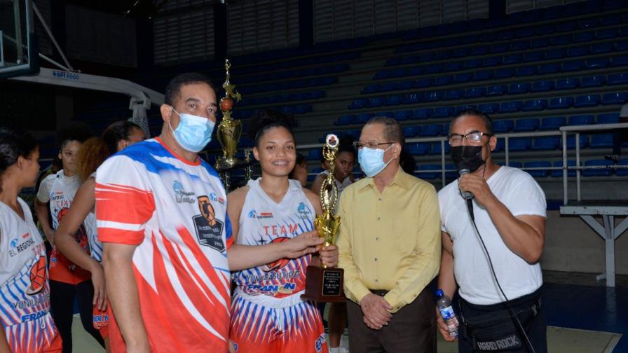 Isamery Tellería elegida Jugadora Más Valiosa en final basket superior francomacorisano Isamery Tellería elegida Jugadora Más Valiosa en final basket superior francomacorisano