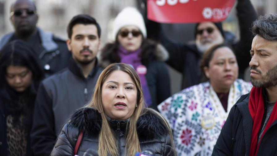 Madre de mexicano baleado por agente de ICE pide justicia