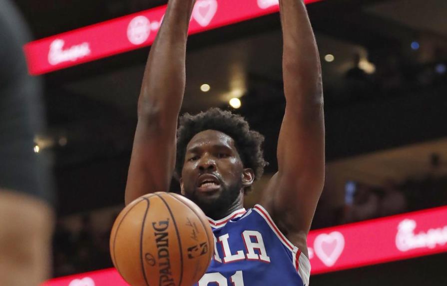 Con 36 puntos de Embiid, 76er vencen a Hawks