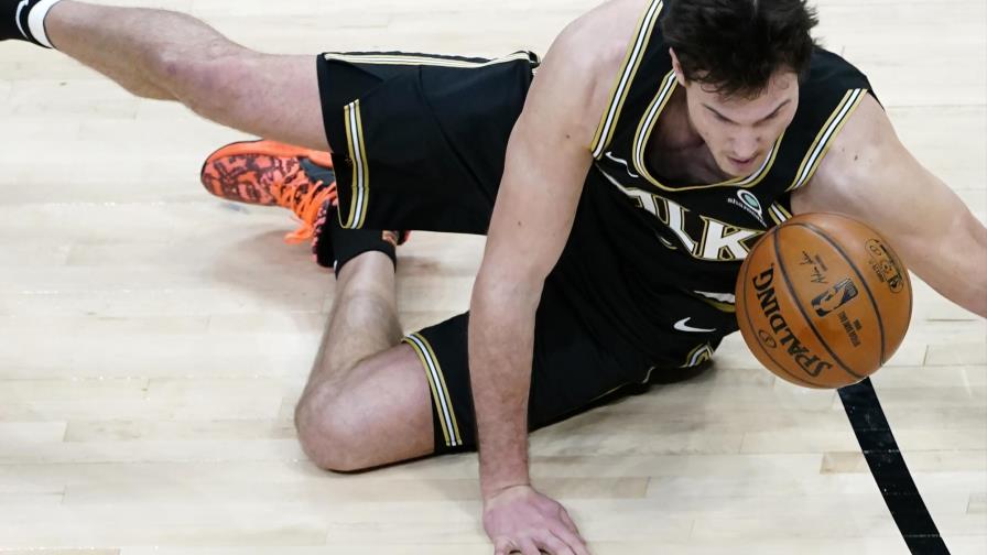 Gallinari atina 10 triples; Hawks aplastan a Celtics