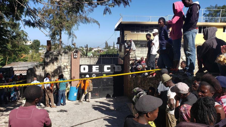 Mueren 13 niños al incendiarse orfanato en Haití Mueren 13 niños al incendiarse orfanato en Haití