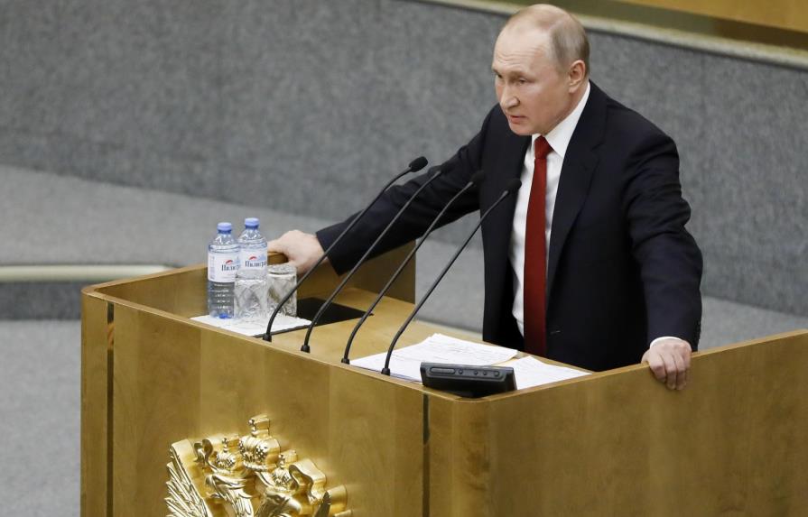 Putin promulga ley que lo mantendría en el poder hasta 2036