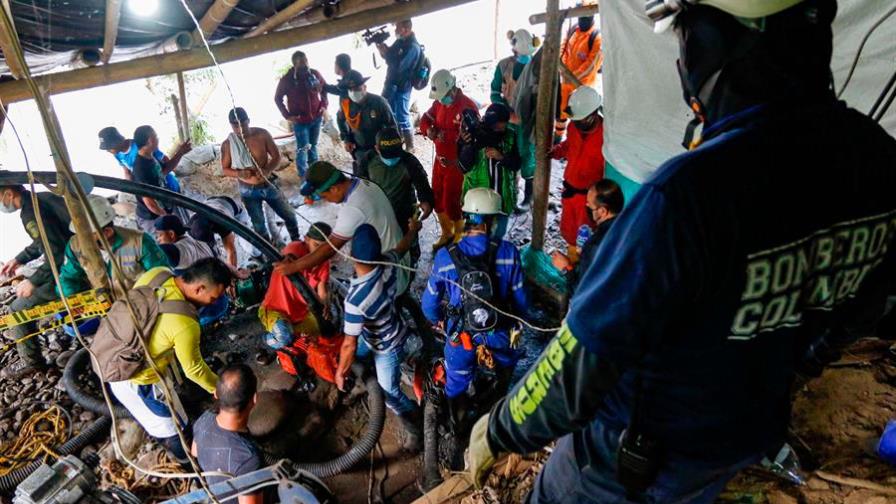 Buscan 11 mineros atrapados en una mina de oro en Colombia Buscan 11 mineros atrapados en una mina de oro en Colombia