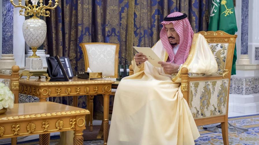 Rey saudí luce bien en medio de arrestos de príncipes Rey saudí luce bien en medio de arrestos de príncipes