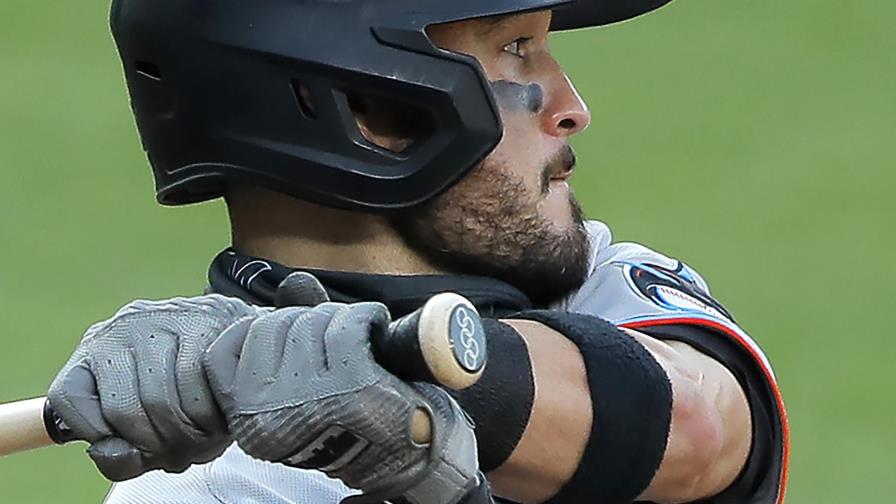Eddy Alvarez busca 2da medalla olímpica, ahora en béisbol Eddy Alvarez busca 2da medalla olímpica, ahora en béisbol