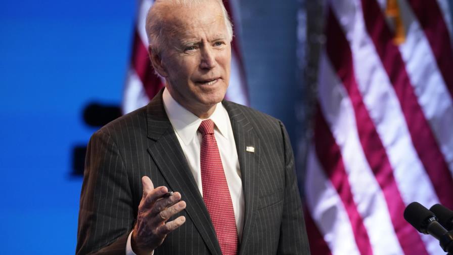 Biden promete ayudar a gobernadores contra el COVID-19