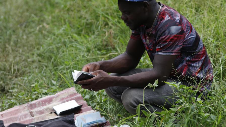 Migrantes relatan con crudeza abusos en jungla del Darién Migrantes relatan con crudeza abusos en jungla del Darién