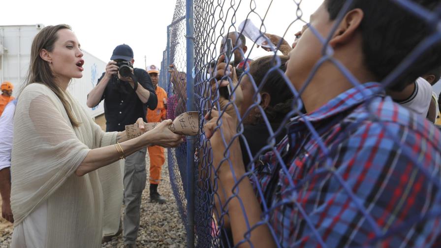 Angelina Jolie expresa preocupación por mujeres afganas