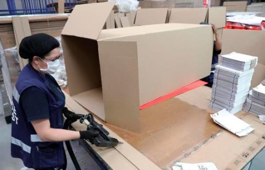 Camas de hospital que se pueden convertir en ataúdes, alternativa en Colombia
