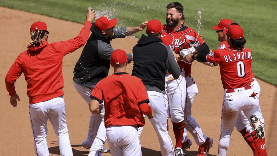 Rojos vencen a Medias Blancas, pero Votto se lesiona