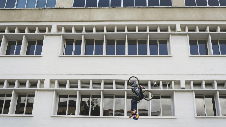 Venezolano improvisa y entrena BMX con la vista en Tokio
