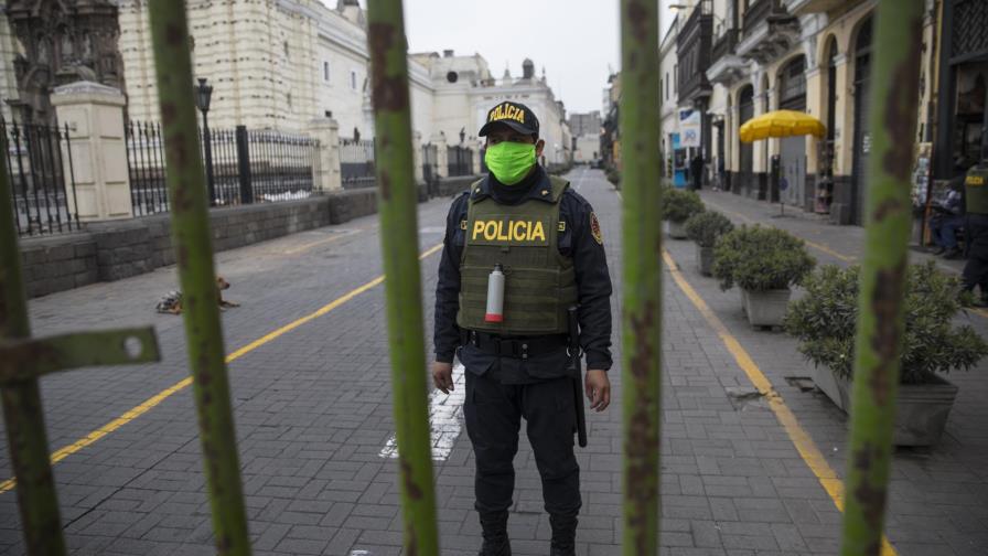 Perú: presidente enfrenta juicio político en plena pandemia
