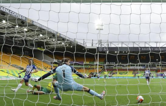 Leicester, Chelsea y Man United ganan y retienen sus lugares