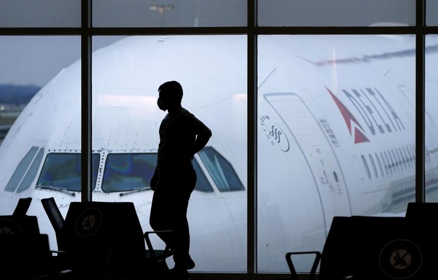 Delta cancela unos 100 vuelos por falta de personal