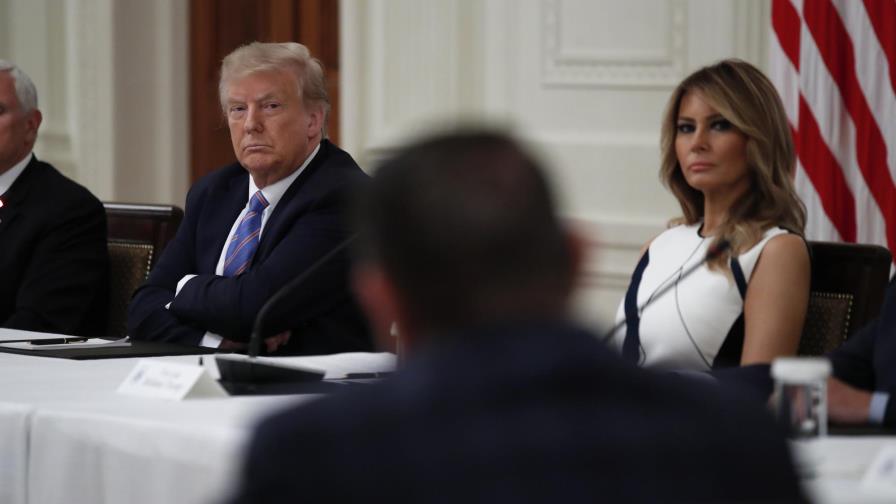 Trump amenaza con dejar sin fondos a escuelas que no reabran