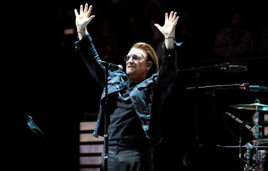 Bono cumple 60 años confinado, pero en pie de guerra contra el coronavirus
