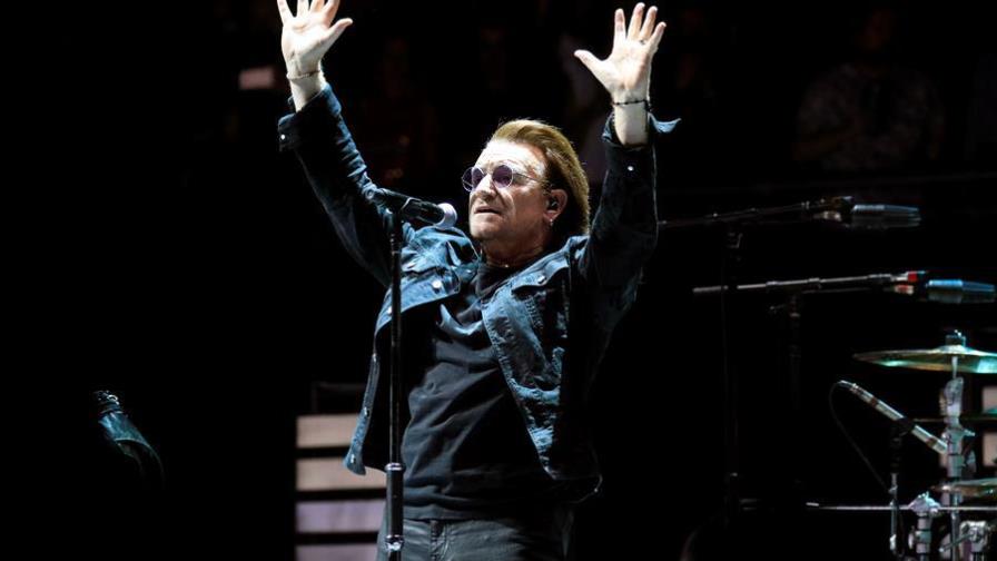Bono cumple 60 años confinado, pero en pie de guerra contra el coronavirus