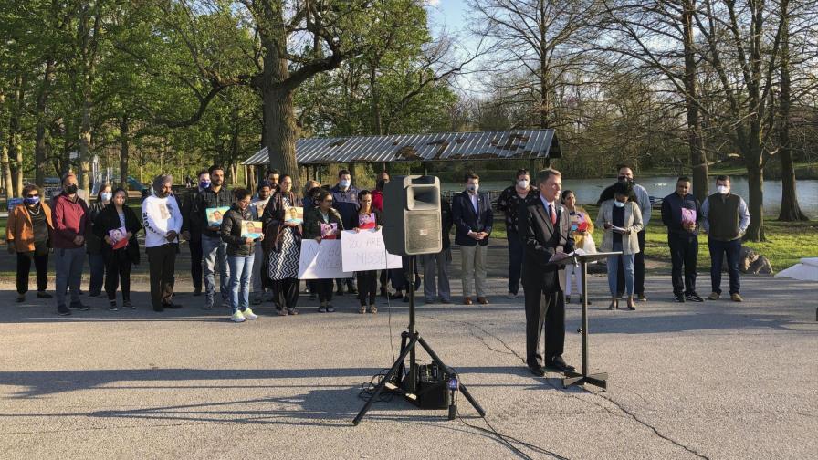 Recuerdan a víctimas de masacre de FedEx en Indianápolis