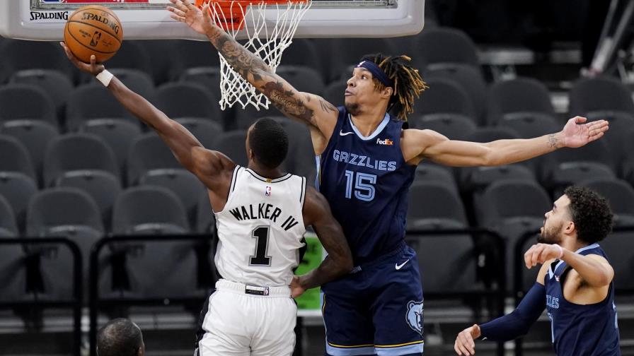 Grizzlies derrotan a Spurs y llegan a 7 triunfos en fila