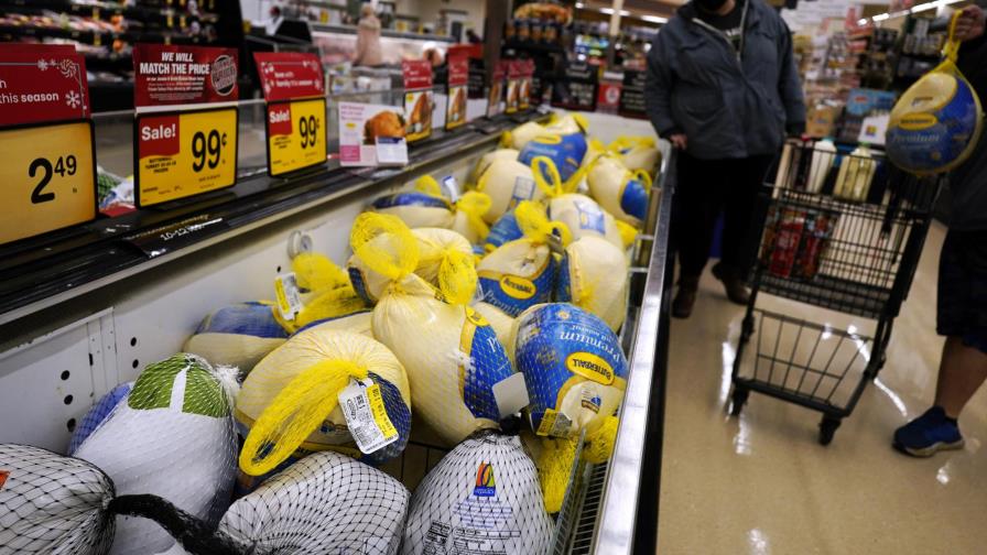 Sube gasto del consumidor en EEUU, pero también la inflación